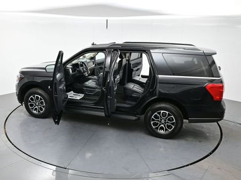 Used 2024 Ford Expedition XLT image 44