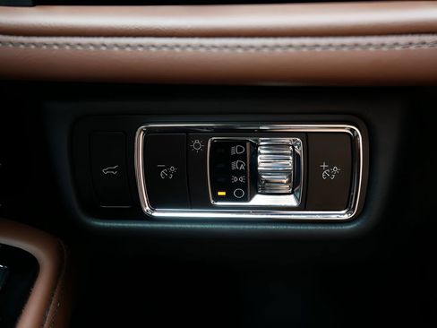 Used 2026 Lincoln Aviator Reserve AWD/4WD image 18
