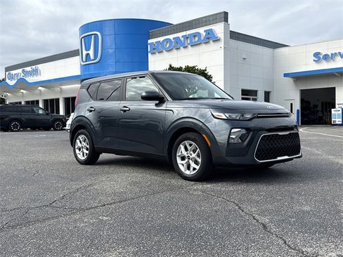 Used 2020 Kia Soul S image 2
