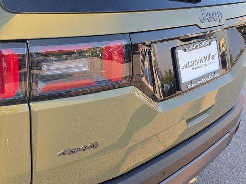 New 2026 Jeep Cherokee Overland w/ Trailer Tow Group AWD/4WD image 36