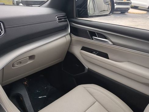 Used 2025 Jeep Wagoneer Series III w/ Premium Group I image 17