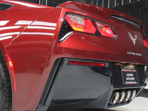 Used 2018 Chevrolet Corvette Stingray Coupe image 11