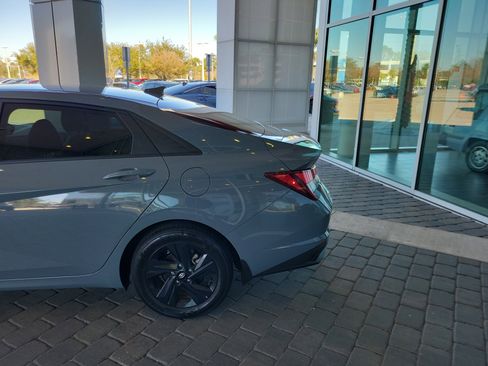 Used 2023 Hyundai Elantra SEL w/ Preferred Accessory Package image 4