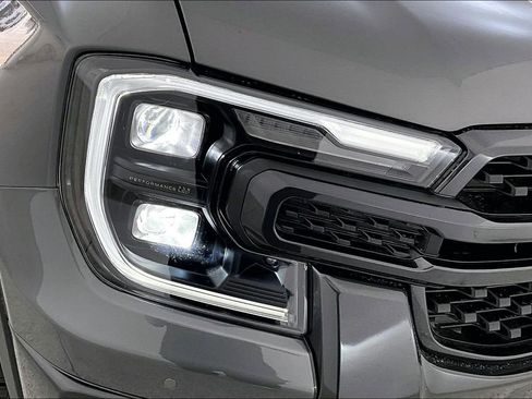 Used 2025 Ford Ranger Lariat w/ Trailer Tow Package image 39