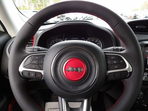 Used 2023 Jeep Renegade Latitude image 12