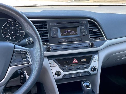 Used 2017 Hyundai Elantra SE image 7