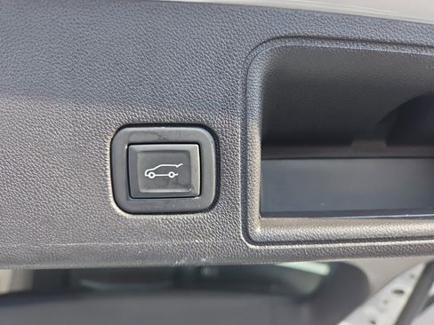 Used 2024 GMC Terrain SLT image 8