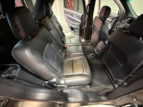 Used 2016 Ford Explorer XLT w/ Equipment Group 202A AWD/4WD image 44