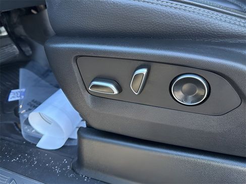 Used 2024 GMC Yukon XL Denali image 24