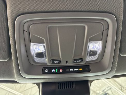 Used 2025 Chevrolet Silverado 1500 LT AWD/4WD image 28