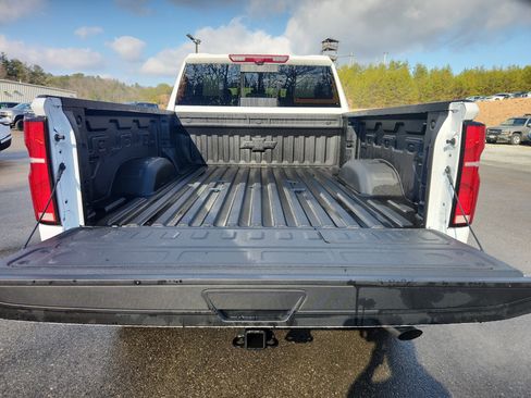 Used 2025 Chevrolet Silverado 2500 ZR2 w/ Technology Package image 52