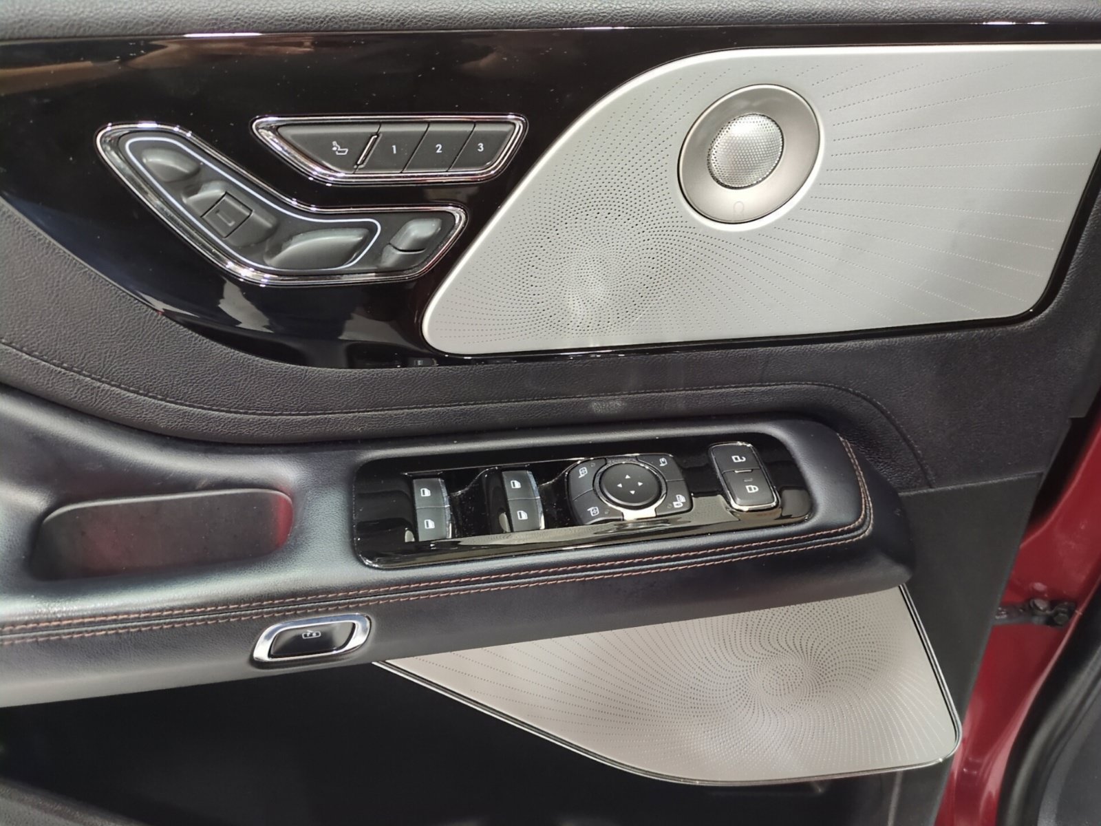 Used 2020 Lincoln Aviator Grand Touring w/ Equipment Group 301A AWD/4WD image 17