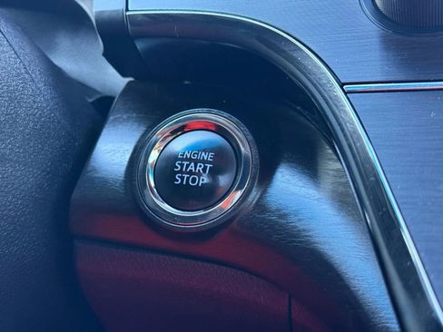 Used 2016 Toyota Avalon Limited image 31