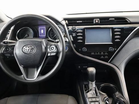 Used 2018 Toyota Camry LE FWD image 14