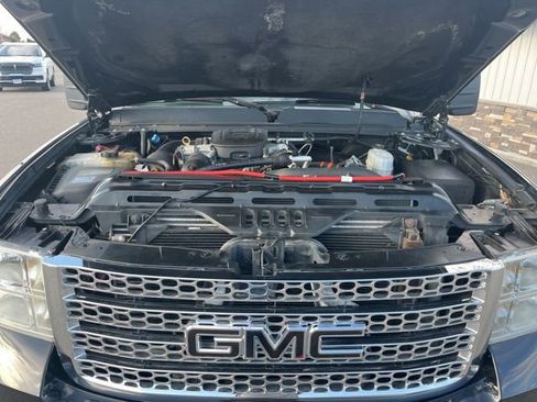 Used 2011 GMC Sierra 2500 Denali w/ Suspension Package, Off-Road AWD/4WD image 34