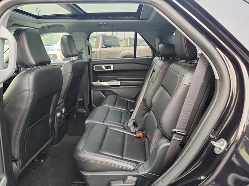 Used 2021 Ford Explorer XLT w/ Equipment Group 202A AWD/4WD image 10