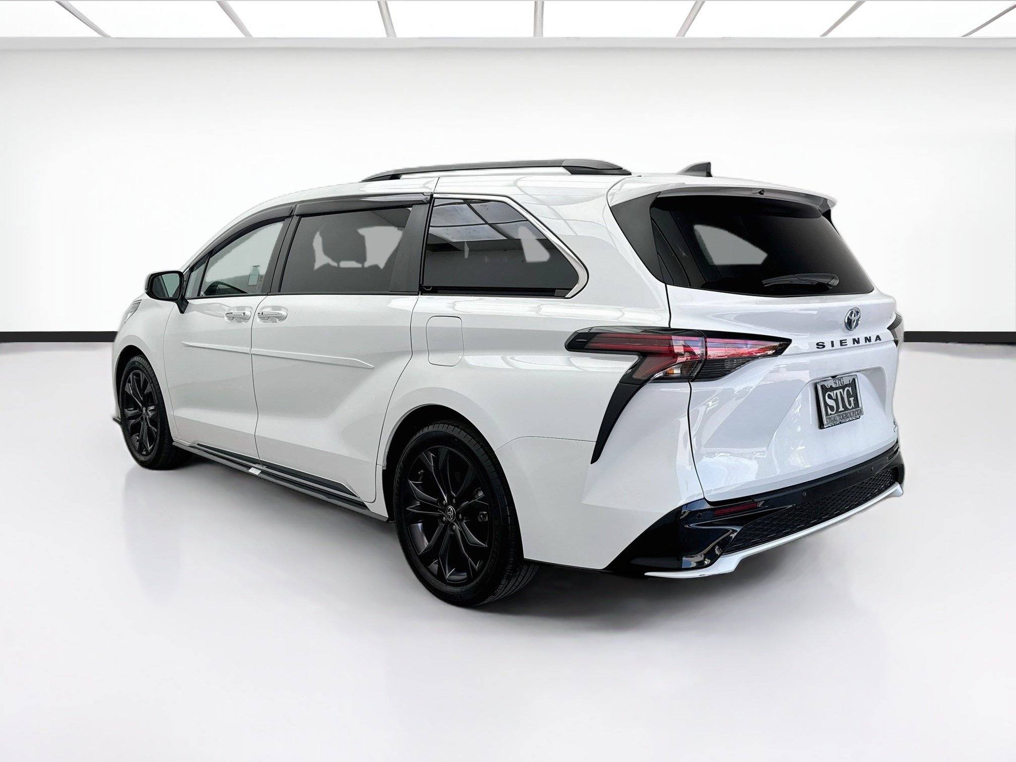 Used 2022 Toyota Sienna XSE w/ XSE Plus Package FWD image 6