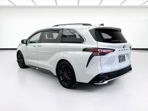 Used 2022 Toyota Sienna XSE w/ XSE Plus Package FWD image 6