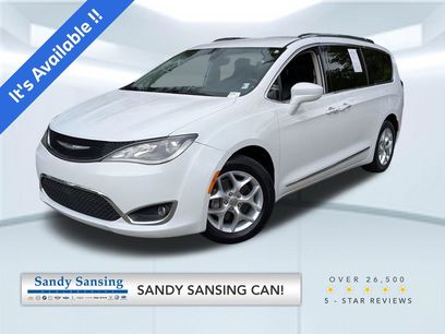 Used 2018 Chrysler Pacifica Touring-L w/ Tire & Wheel Group