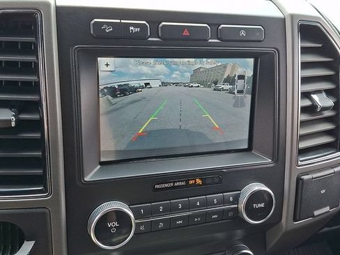 Used 2019 Ford Expedition XLT w/ Equipment Group 202A AWD/4WD image 18