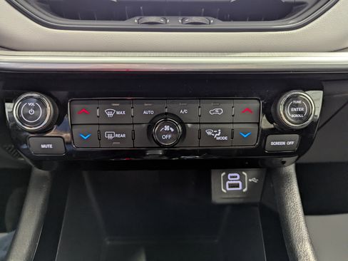 Used 2025 Jeep Compass Limited w/ Elite Group image 21