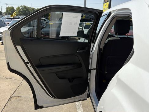 Used 2017 Chevrolet Equinox LS AWD/4WD image 29