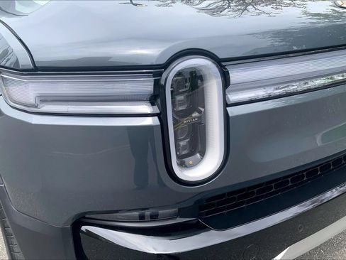Used 2025 Rivian R1S Adventure AWD/4WD image 27
