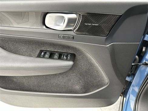Certified 2022 Volvo C40 P8 Recharge Ultimate image 13