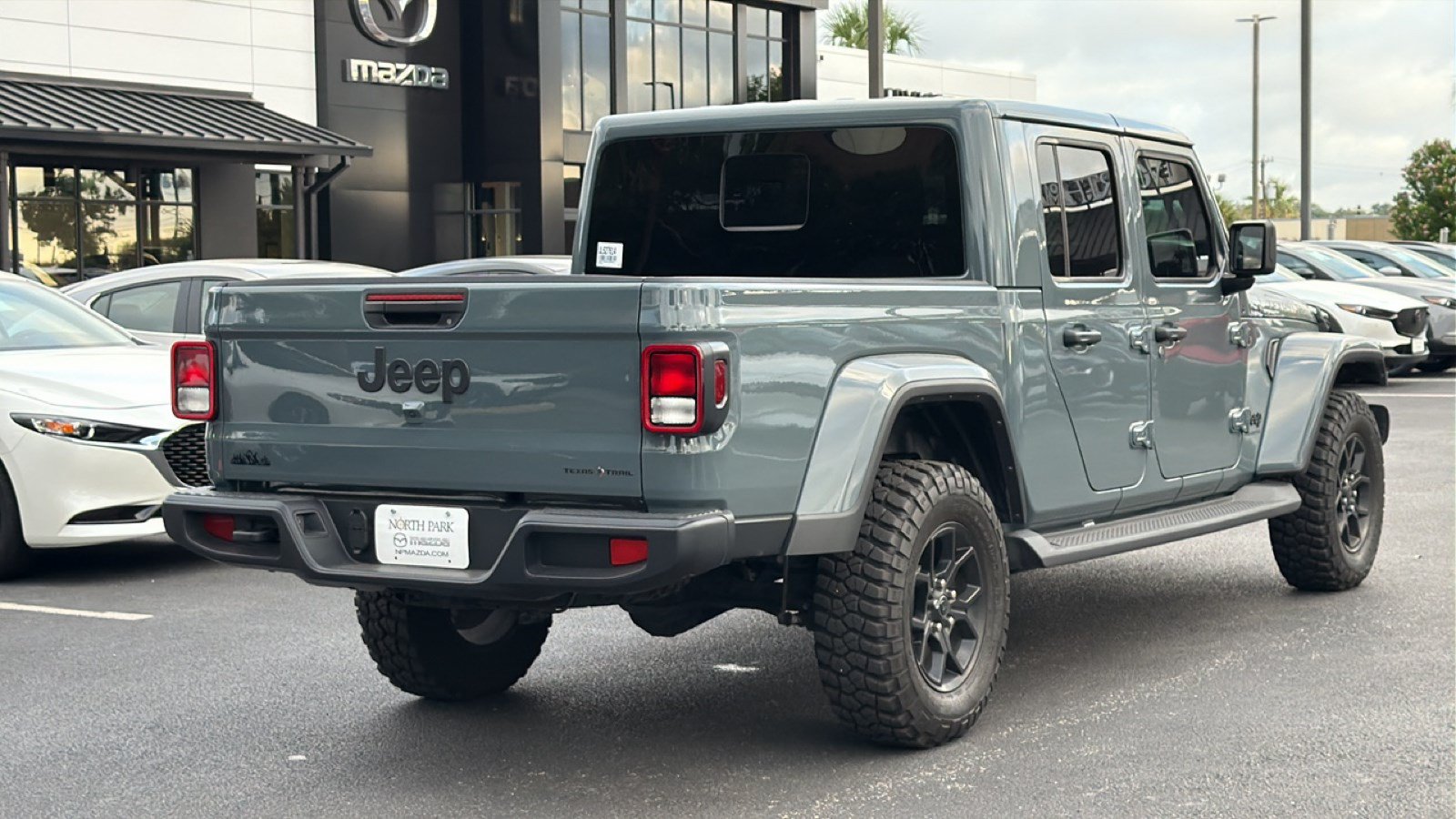 Used 2025 Jeep Gladiator Sport AWD/4WD image 4