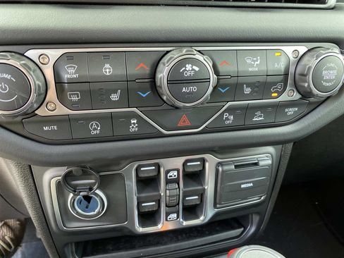New 2026 Jeep Wrangler Unlimited Sahara AWD/4WD image 13