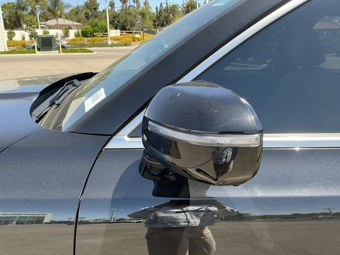 Used 2022 Kia Telluride SX w/ Towing Package FWD image 11