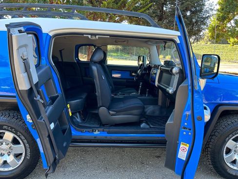 Used 2007 Toyota FJ Cruiser 4WD image 38