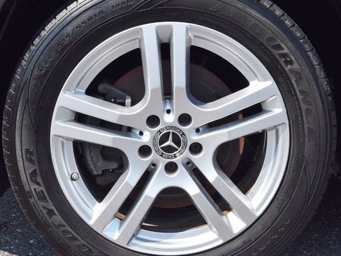 Used 2021 Mercedes-Benz GLB 250 4MATIC w/ Premium Package image 33