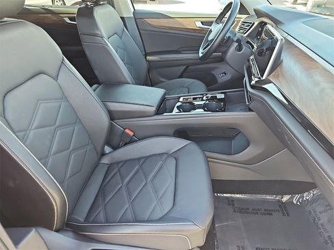 Used 2025 Volkswagen Atlas SE image 10