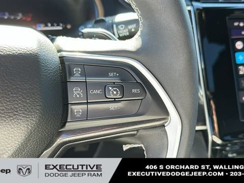 Used 2023 Jeep Grand Cherokee Altitude AWD/4WD image 13