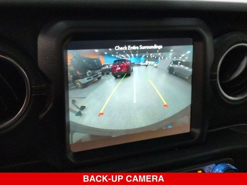 Used 2022 Jeep Wrangler Unlimited Sahara w/ Cold Weather Group AWD/4WD image 15