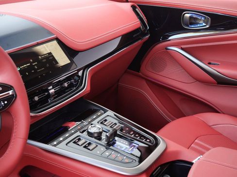 New 2026 Aston Martin DBX 707 image 18