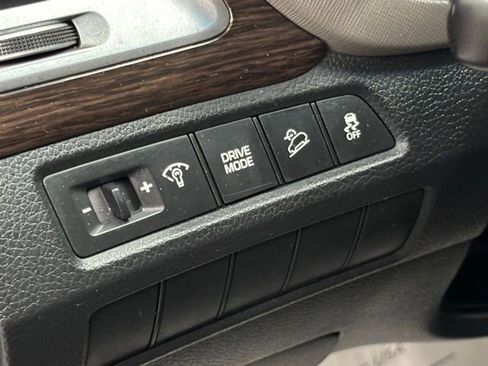 Used 2017 Hyundai Santa Fe SE FWD image 15