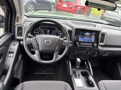 Used 2022 Nissan Frontier SV w/ Technology Package RWD image 11