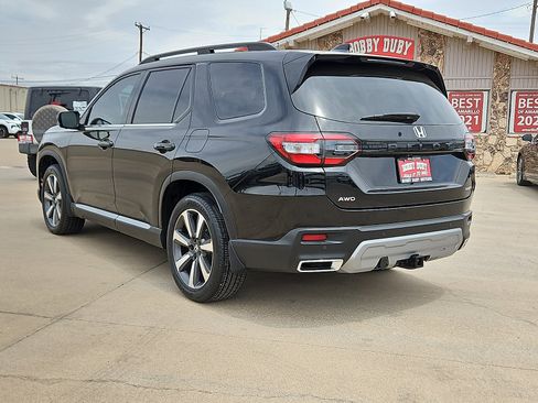 Used 2025 Honda Pilot Elite image 2