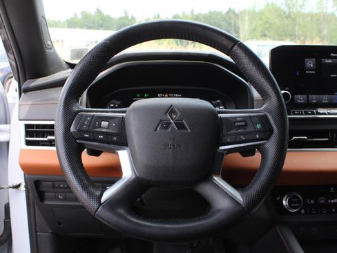 Used 2024 Mitsubishi Outlander SEL AWD/4WD image 10
