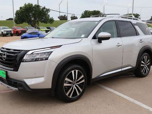 Certified 2023 Nissan Pathfinder Platinum AWD/4WD image 3