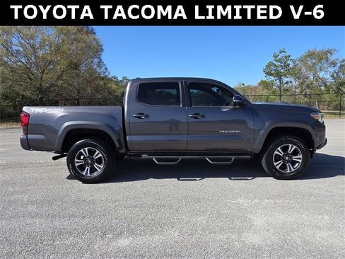 Used 2018 Toyota Tacoma TRD Sport image 2