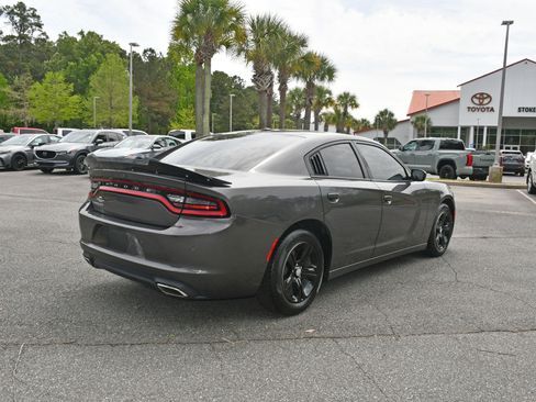 Used 2020 Dodge Charger SXT w/ Leather Interior Group RWD image 4
