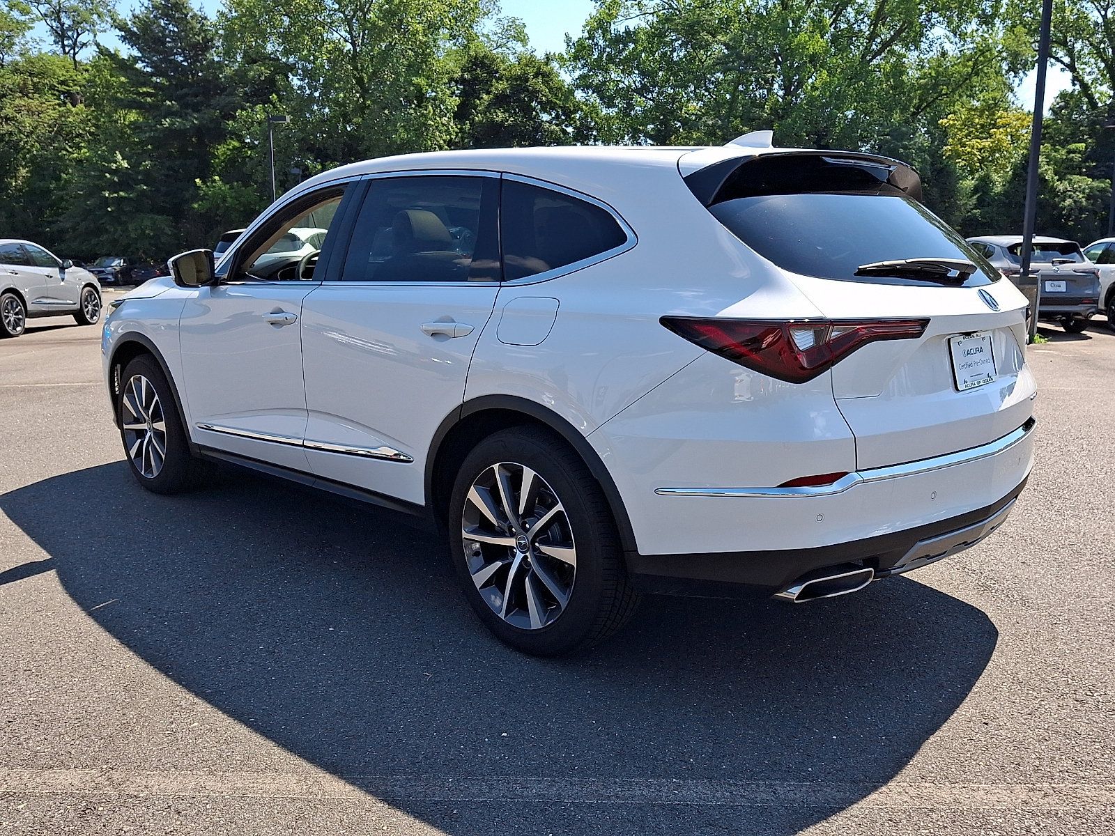 Certified 2025 Acura MDX w/ Technology Package AWD/4WD image 4