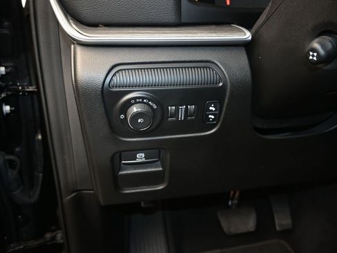 Used 2024 Jeep Wagoneer Series II w/ Flexible Seating Group RWD image 13
