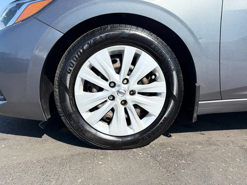 Used 2020 Nissan Sentra S FWD image 41