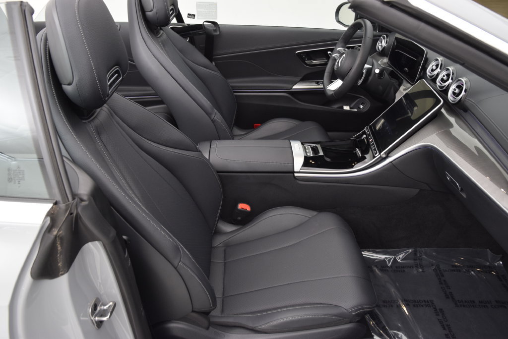 Used 2025 Mercedes-Benz CLE 300 4MATIC Cabriolet image 16
