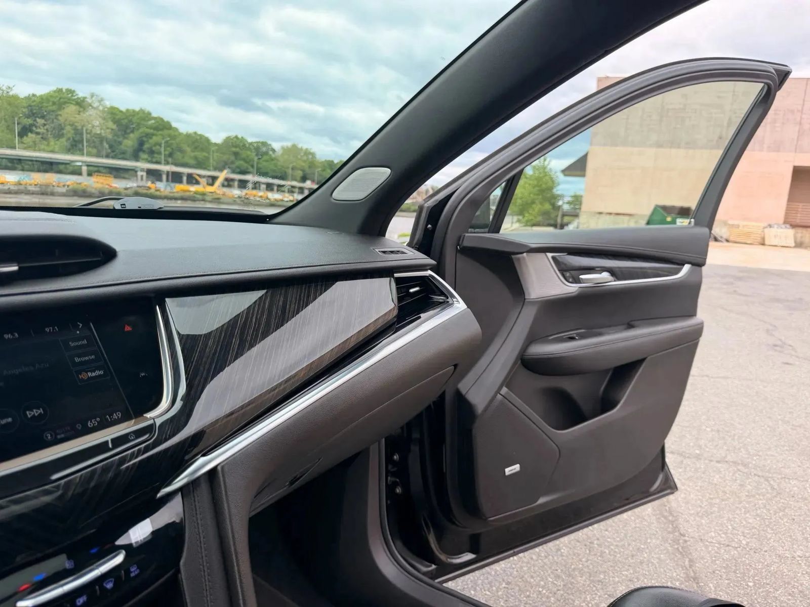 Used 2023 Cadillac XT6 Premium Luxury FWD image 41