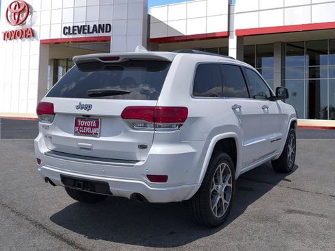 Used 2019 Jeep Grand Cherokee Overland AWD/4WD image 7